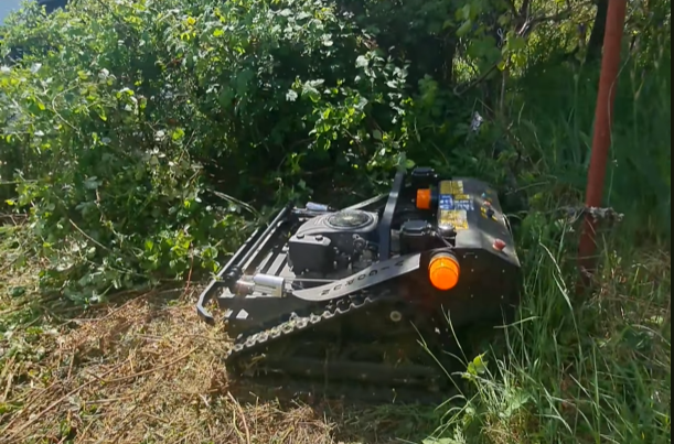 One Year In, Still Going Strong: Czech Customer Applauds VTLM800 Remote Mower’s Exceptional Performance