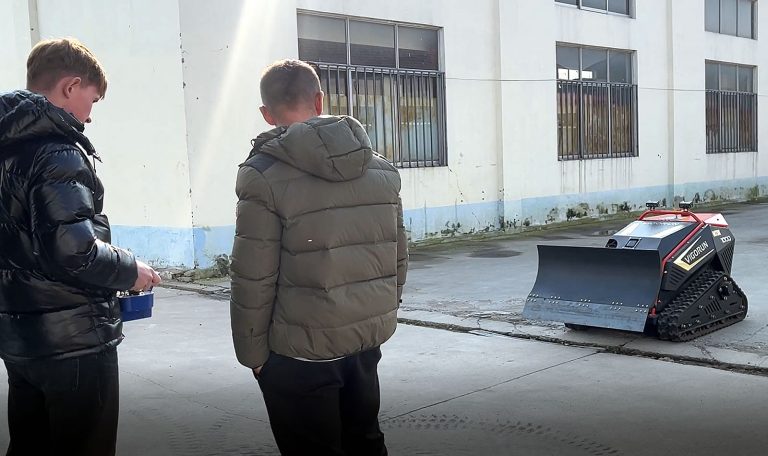 utility dual-cylinder four-stroke strong power electric traction travel motor remote control equipment carrier